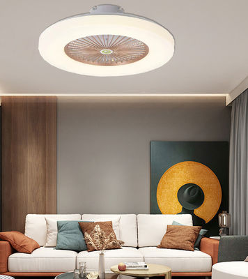 Ventilatore a soffitto bianco con luce di lampadario retrattile