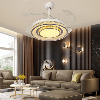 Ventilatori di soffitto con lampadine e lame retrattili