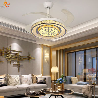 Ventilatore di soffitto a LED intelligente a motore a corrente continua a 3 lame con lame pieghevoli